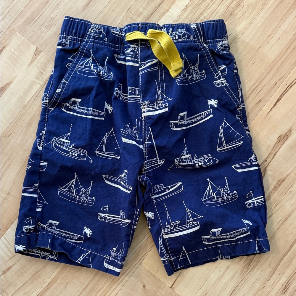 Mini Boden Navy Boat-Print Shorts with Yellow Drawstring
